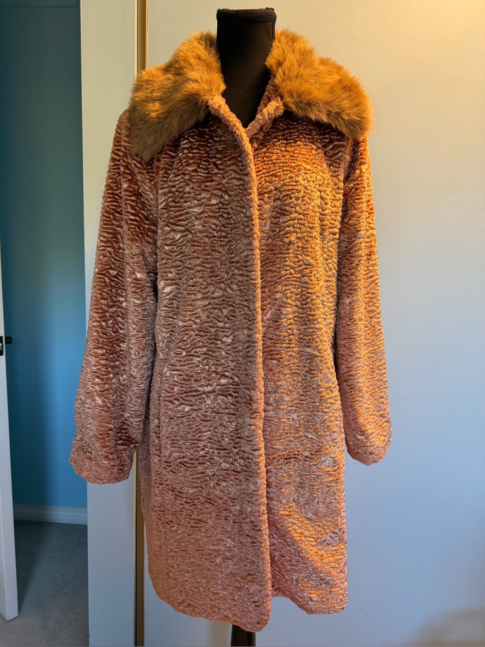 MAKSA textured coat with faux fur collar